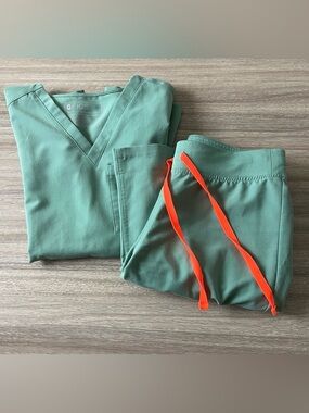 Figs Limited Edition Scrub Set in Jade Green